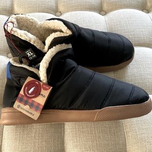 Dearfoams Mens Nylon Puffer Slipper Boot - NWT